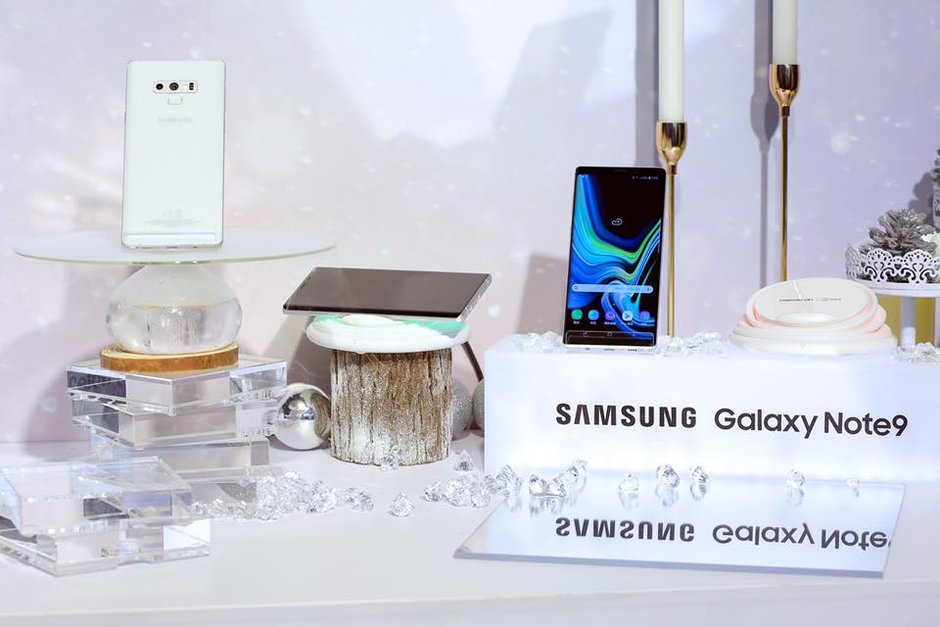 Galaxy Note 9, The Samsung Galaxy Note 9 presented as &#8220;First Snow White&#8221;, Optocrypto