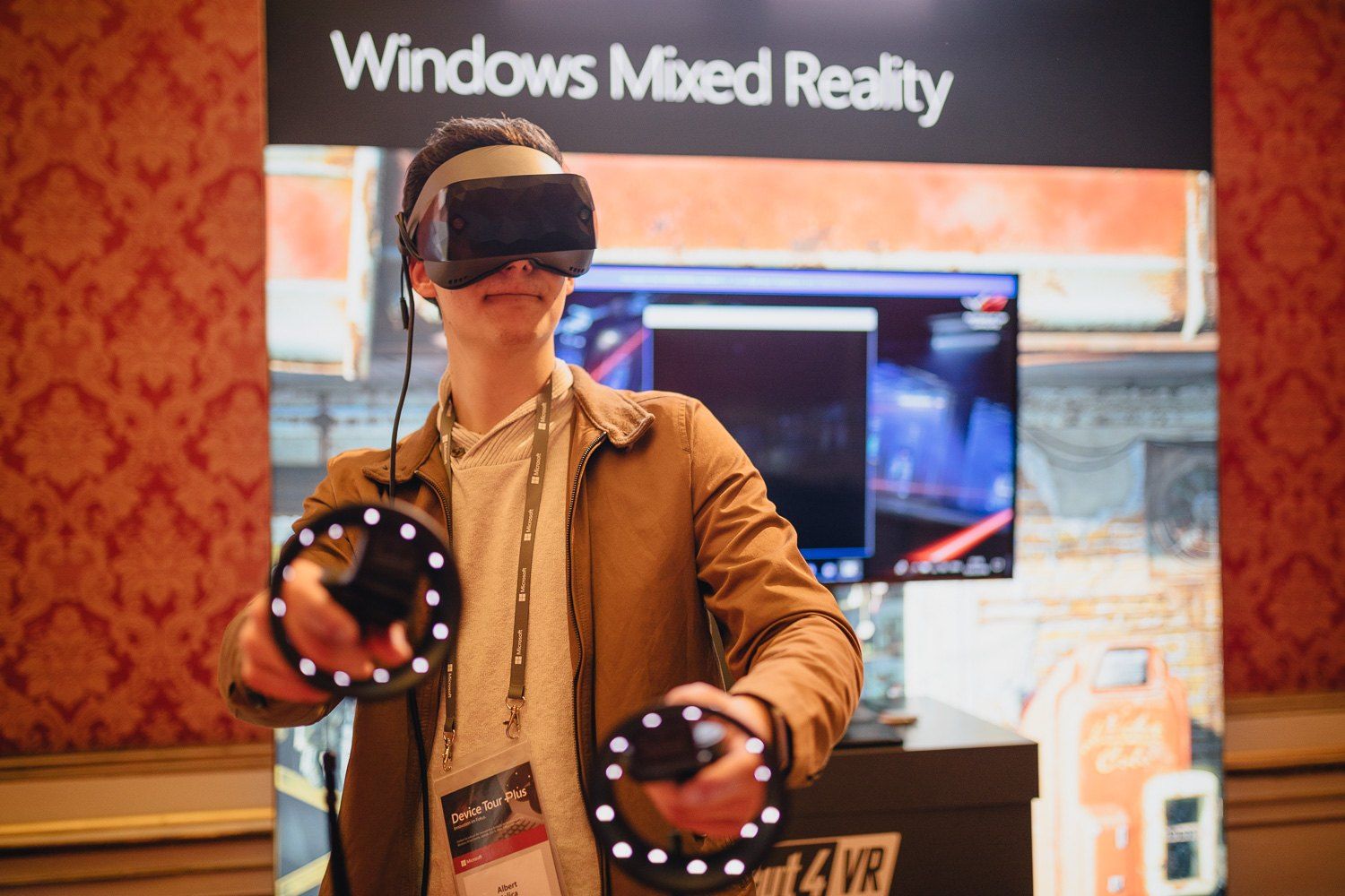 VirtualLink: Future Windows Mixed Reality headsets connected with a cable