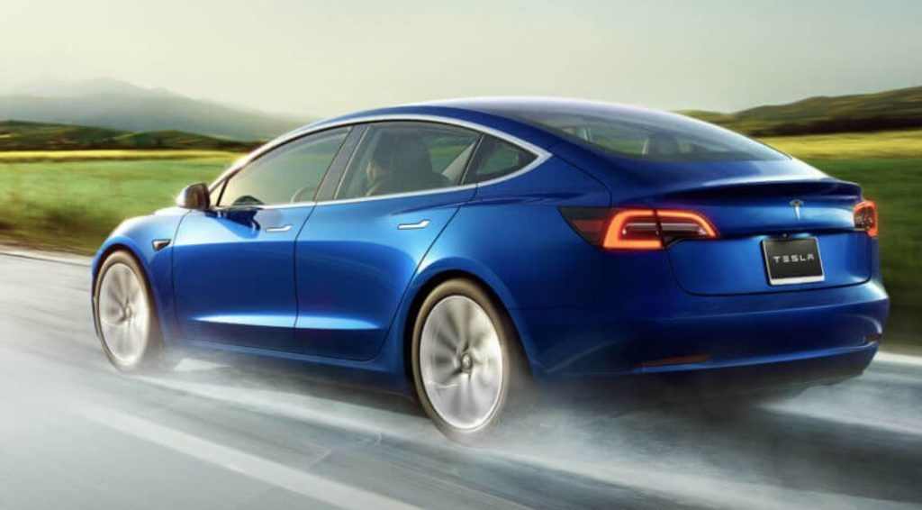Tesla Cars, Tesla cars stops automatically recognize traffic lights and stops signs, 